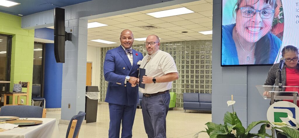 RCC pins 47 faculty members during ACUE ceremony