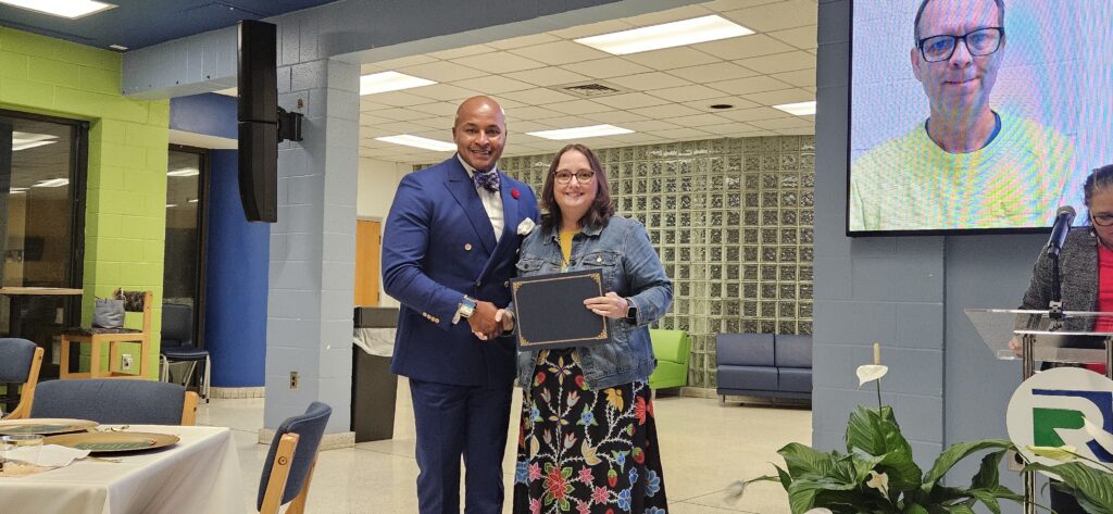 RCC pins 47 faculty members during ACUE ceremony