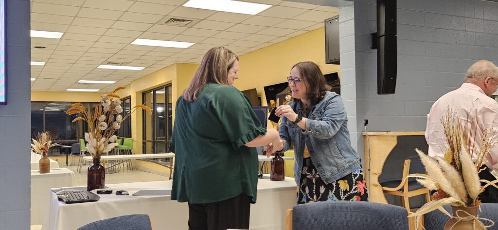 RCC pins 47 faculty members during ACUE ceremony